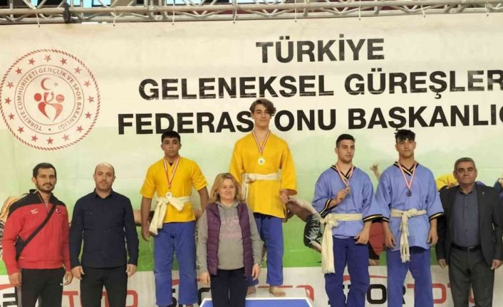 Kuşak Güreşi Ümit Kadınlar ve Erkekler Türkiye Şampiyonası’nda Bilecikli sporculardan büyük başarı