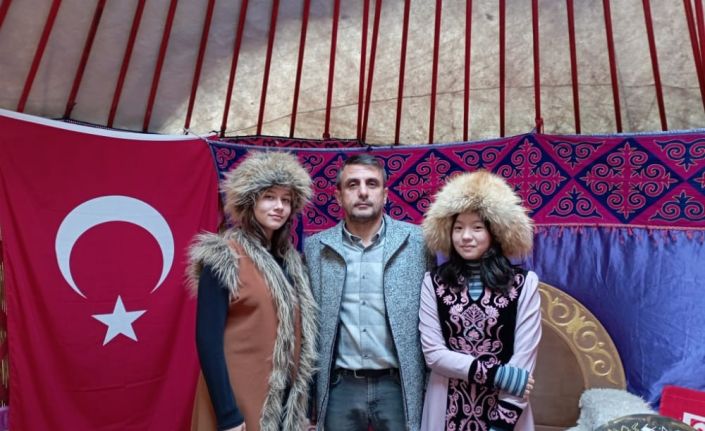 Lise bahçesinde kurulan otağ çadırında Orta Asya Türk kültürü tanıtıldı