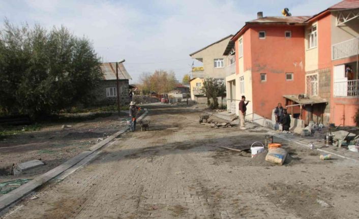 Malazgirt Belediyesi yol ağını genişletiyor