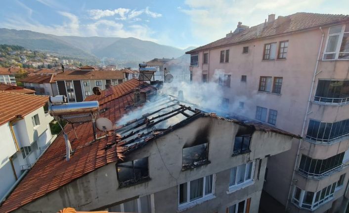 Mangaldaki ateş evi kül etti