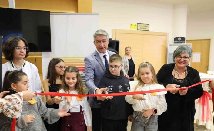 Marmaris’te şiirle resim sergide buluştu