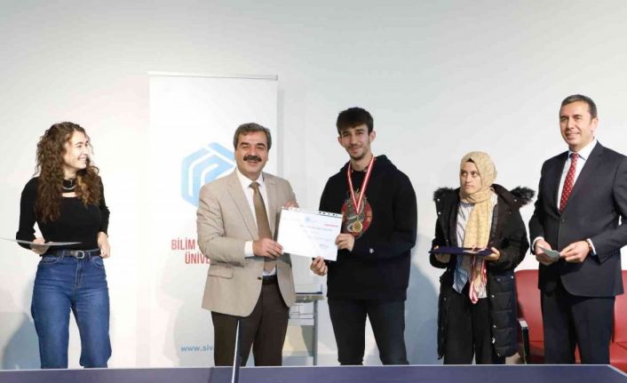 Masa tenisi turnuvasında madalyalar sahibini buldu