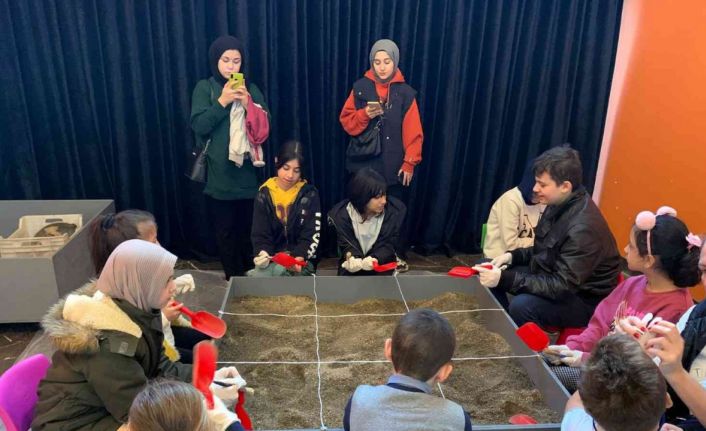 Minik arkeologlar iş başında