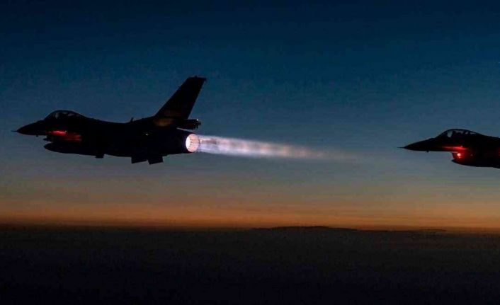 MSB: “Irak’ın ve Suriye’nin kuzeyinde bulunan ve teröristler tarafından ülkemize saldırılarda üs olarak kullanılan bölgelere ‘PENÇE KILIÇ’ hava harekâtı icra edilmiştir”