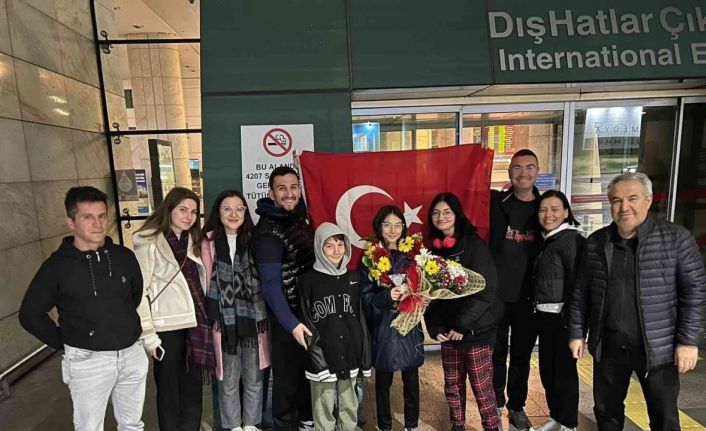 Nazlı Efe çiçeklerle karşılandı