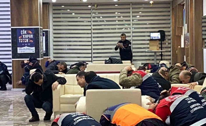 Nevşehir Valisi Becel: “Afetlere hem ruhen, hem de bilgi açısından hazır olmalıyız”