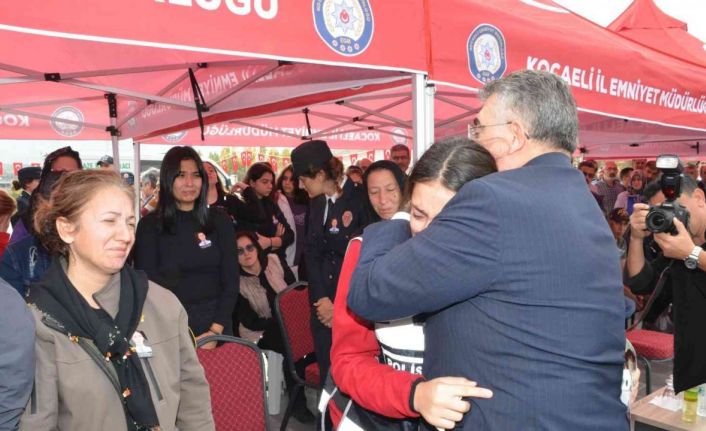 O anlar yürekleri burktu: Kalp krizinden ölen babasının polis yeleğiyle törene katıldı