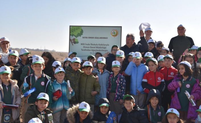 Öğrenciler ve velileri fidan dikti