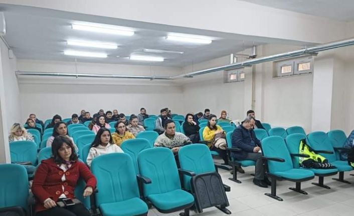 Öğretmenlere trafik kuralları anlatıldı