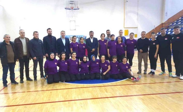 Oturarak Voleybol Kadın A Milli Takımı Karaman’da çalışmalara devam ediyor