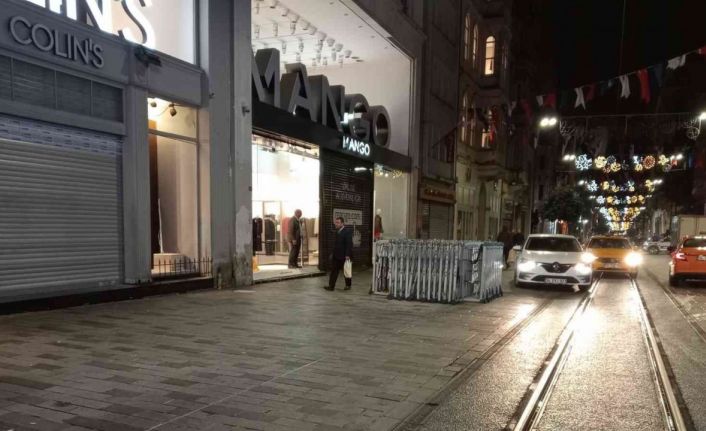 Patlamadan dolayı kapatılan Taksim Meydanı ve İstiklal Caddesi yaya ve araç trafiğine açıldı