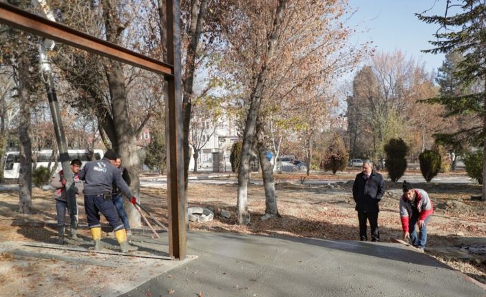 Ressam Ahmet Yakupoğlu Parkı yenileniyor