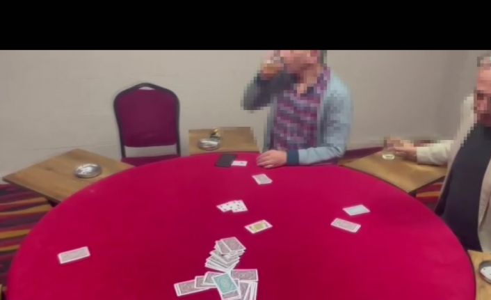 Sancaktepe’de polisler, girişi kameralarla izlenen iş yerine yangın merdiveninden girerek kumar baskını yaptı