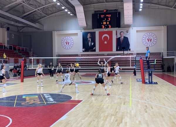 Semt 77 Yalova Spor: 3 -Bilecik Belediye Spor Kadın Voleybol Takımı: 2