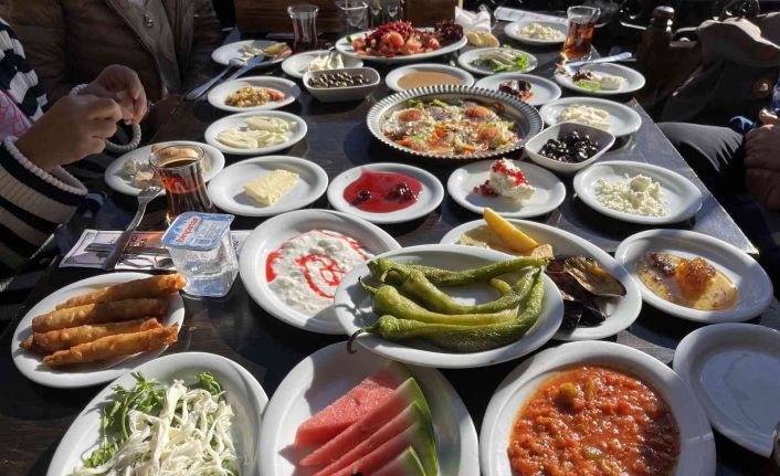 Serpme kahvaltı devri bitiyor, Diyarbakır’dan işletmeler karara destek veriyor