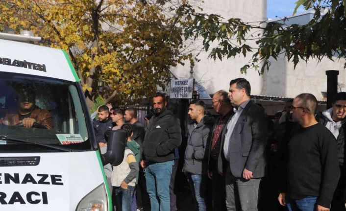 Silahlı saldırıda ölen genç toprağa verildi