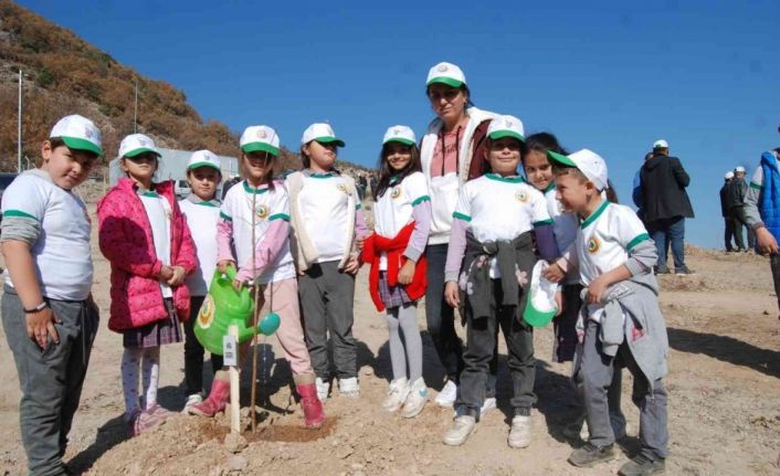 Sultandağı’nda 204 fidan toprakla buluştu