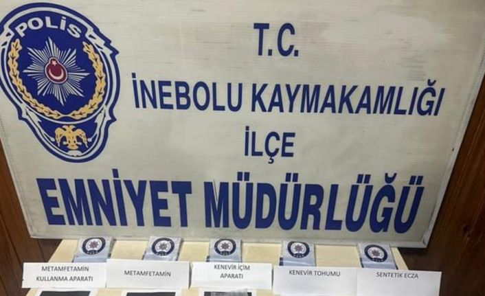 Şüphe üzerine durdurulan araçta çok sayıda uyuşturucu ele geçirildi: 3 gözaltı