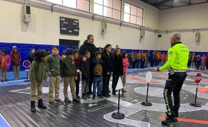 Susuz’da öğrencilere trafik eğitimi verildi