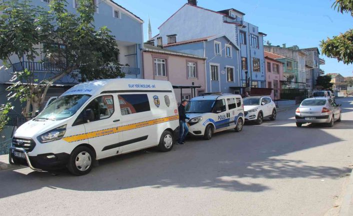 Tabancayı temizlerken kazara kendini vurdu