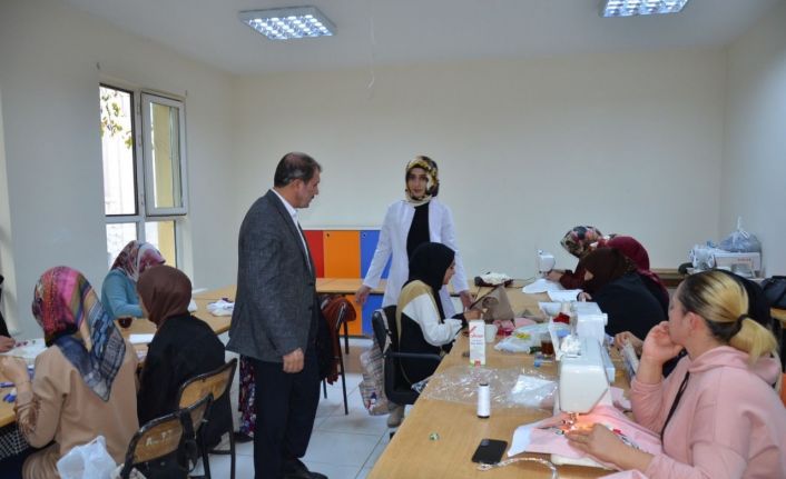 Tercan Halk Eğitimi Merkezi kursları ara vermeden devam ediyor