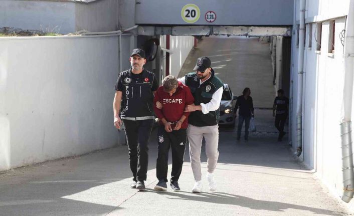 Tişörtünde "kaçış" yazılı torbacı polisten kaçamadı