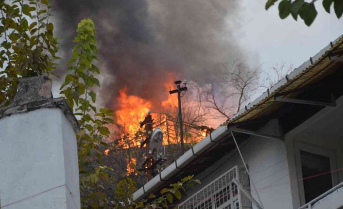 Tokat’ta iki katlı ahşap evde yangın paniği