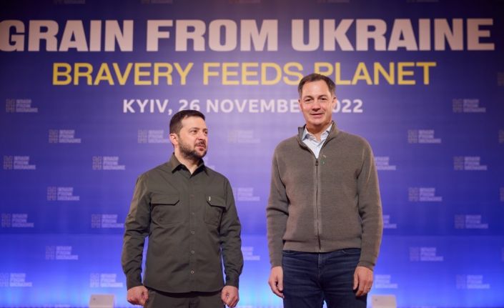 Ukrayna Devlet Başkanı Vladimir Zelenskiy: "Dünyanın 40 ülkesine 12 milyon ton tarım ürünü için limanlarımızdan 500’e yakın gemi ayrıldı"