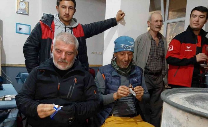 Uludağ’da mahsur kalan milli sporcu ve arkadaşı 5 saat sonra kurtarıldı