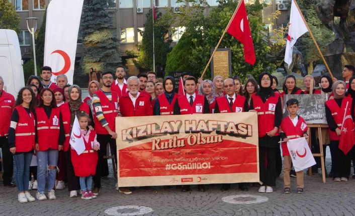 Uşak’ta Kızılay Haftası etkinlikleri yürüyüşle başladı