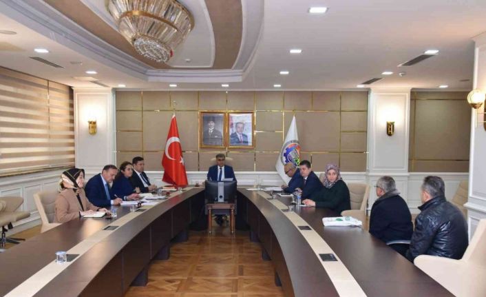 Vali Gürel halkın sorunlarını dinliyor