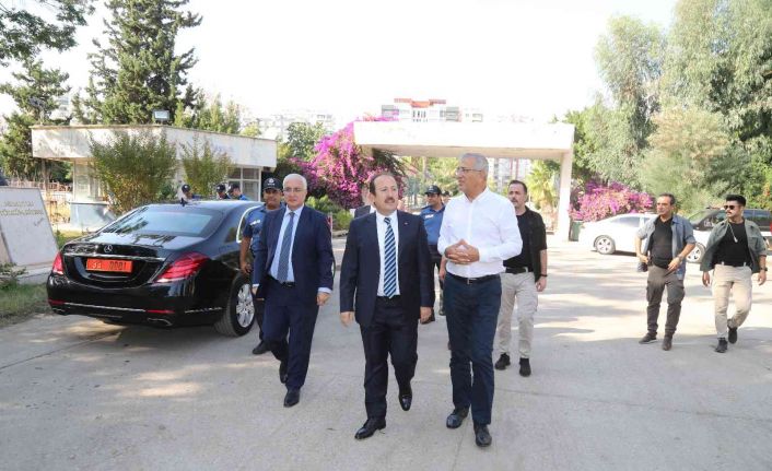 Vali Pehlivan Mezitli Belediye Başkanı Tarhan ile bir araya geldi