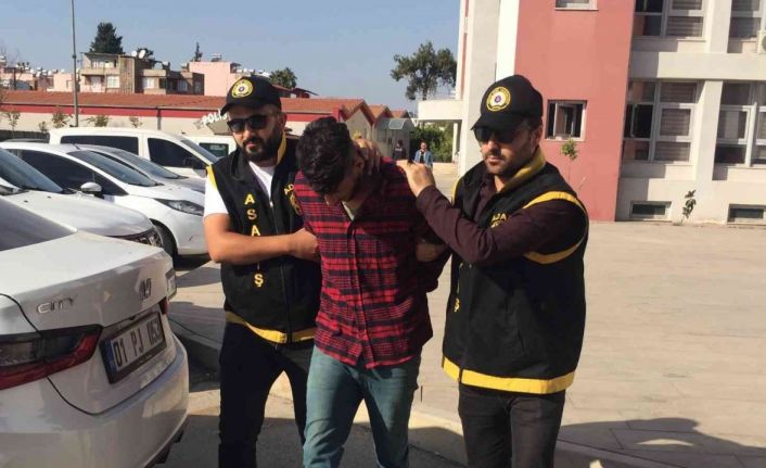 Yaşlı kadının ağzını kapatıp telefon ve cüzdanını gasp ettiler