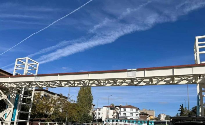 Yayaların güvenliği için üstgeçit yapılıyor