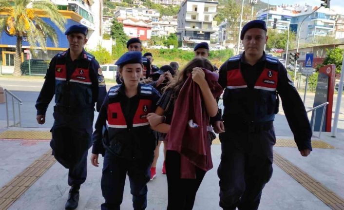 Yeni doğan bebeğin 5. kattan atılmasına ilişkin 3 kişi adliyeye sevk edildi