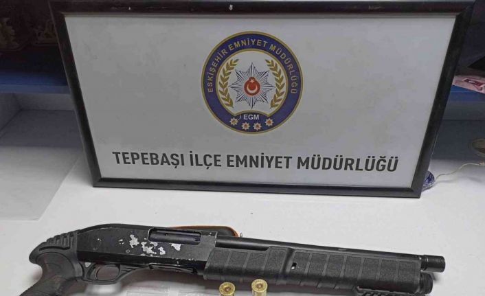 29 aranan şüphelinin yakalandığı denetimlerde çok miktarda uyuşturucu madde ele geçirildi