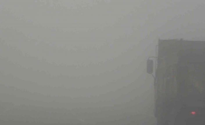 43 ilin geçiş güzergahında yoğun sis: Görüş mesafesi 20 metreye kadar düştü
