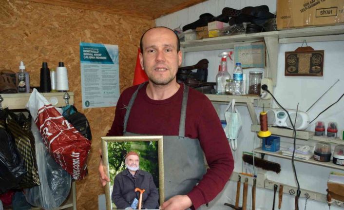 5 metrekarelik dükkanda dedesinden kalma mesleğini sürdürüyor