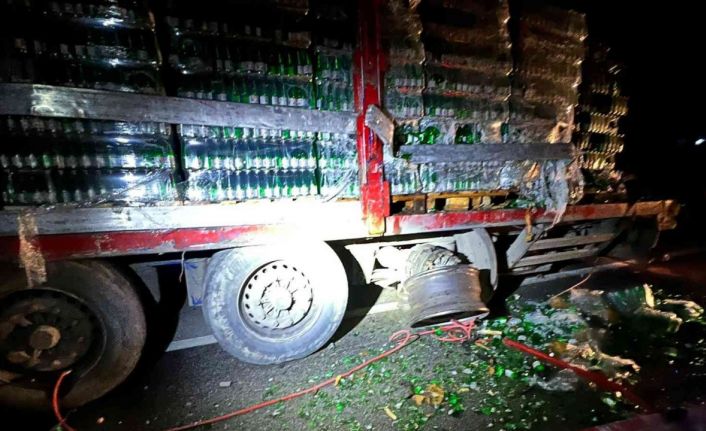 Afyonkarahisar’da gece yarısı feci kaza: Lastik tamiri sırasında 2 kişi hayatını kaybetti
