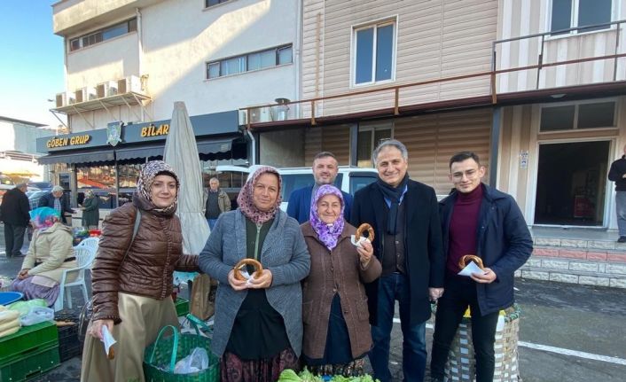 AK Partililer yerli malı haftasında vatandaşlara simit dağıttı