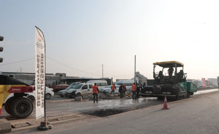 Akçakale’de yol genişletme çalışmaları sürüyor