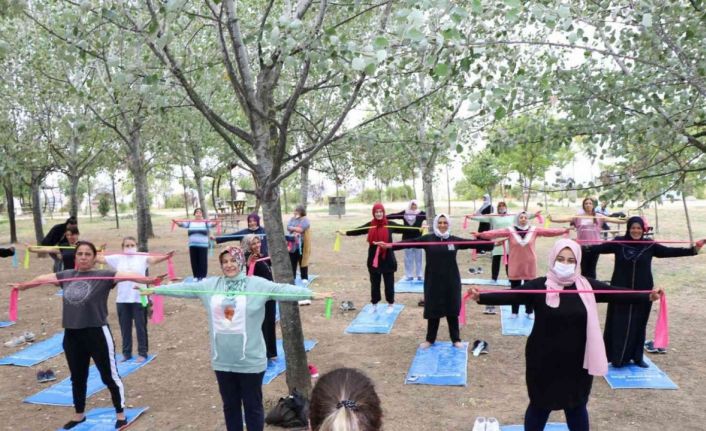 Anne Şehir ile 17 bin kişi zumba yaptı