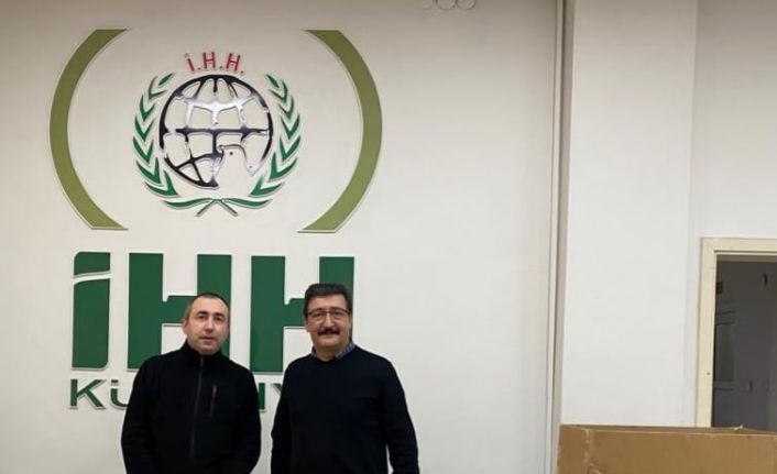 Annelerin ürettiği atkı ve bereler, Kütahya İHH İnsani Yardım Derneği’ne teslim edildi