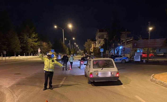 Antalya’da 7 ilçede eş zamanlı "Umuma Açık Yer Denetimi ve Yol Uygulaması"