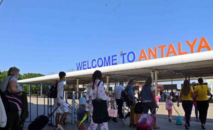 Antalya’ya dakikada 2 Alman turist geliyor: Günlük ortalamaları 2 bin 450 oldu