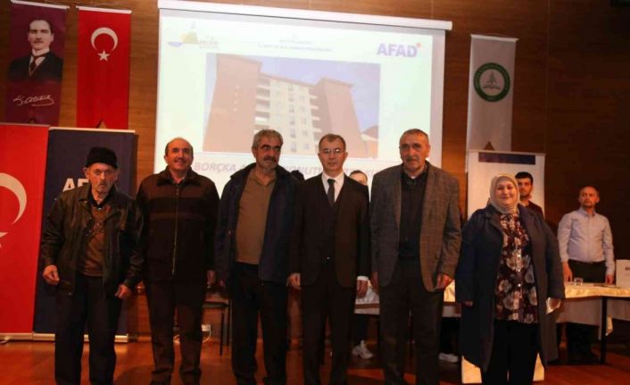 Artvin’in Borçka ilçesinde 44 afet konutunun anahtar teslim töreni yapıldı