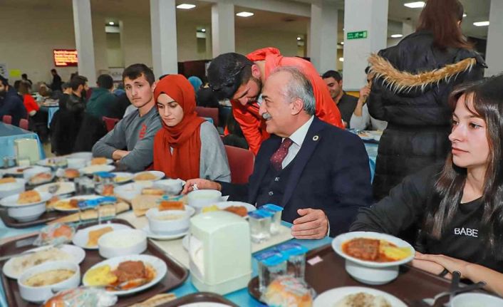 Atatürk Üniversitesi’nde yüksek kalite standardına ulaşan merkezi yemekhane hizmetine devam ediyor