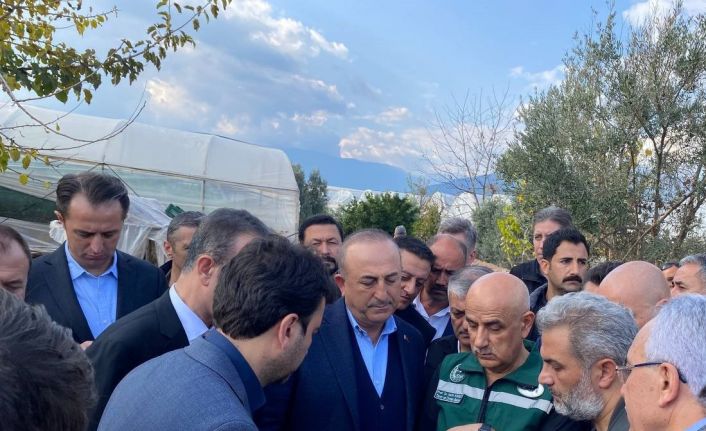 Bakan Kirişci: "Burası afet bölgesi ilan edilmişken sorunları çözeceğiz, unutan bir bakan olarak tarihe geçmek istemiyorum"