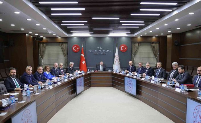 Bakan Nebati, İstanbul Sanayi Odası ile bir araya geldi