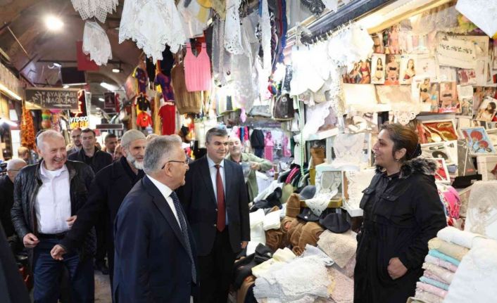 Başkan Büyükkılıç, tarihi kapalı çarşı ve kazancılar çarşısı esnafını ziyaret etti